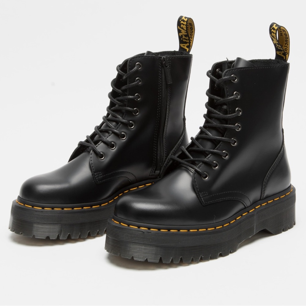 Dr. MARTENS JADON PLATFORM BOOTS
